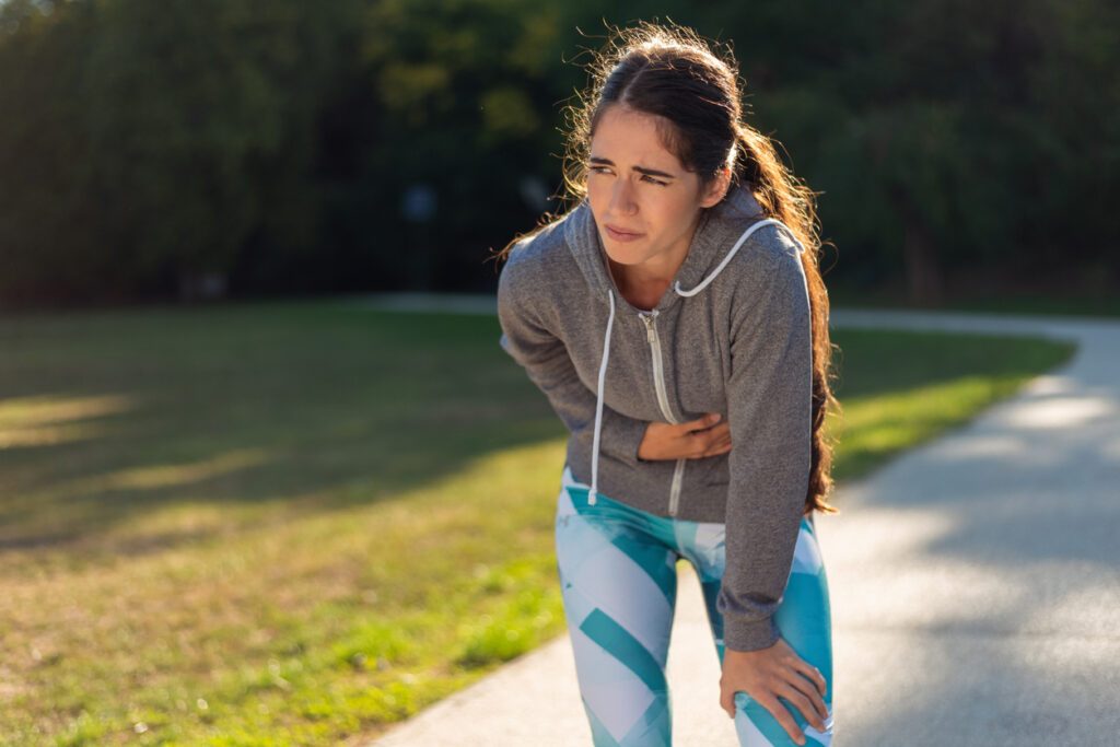 faire du sport a jeun : femme ayant une douleur